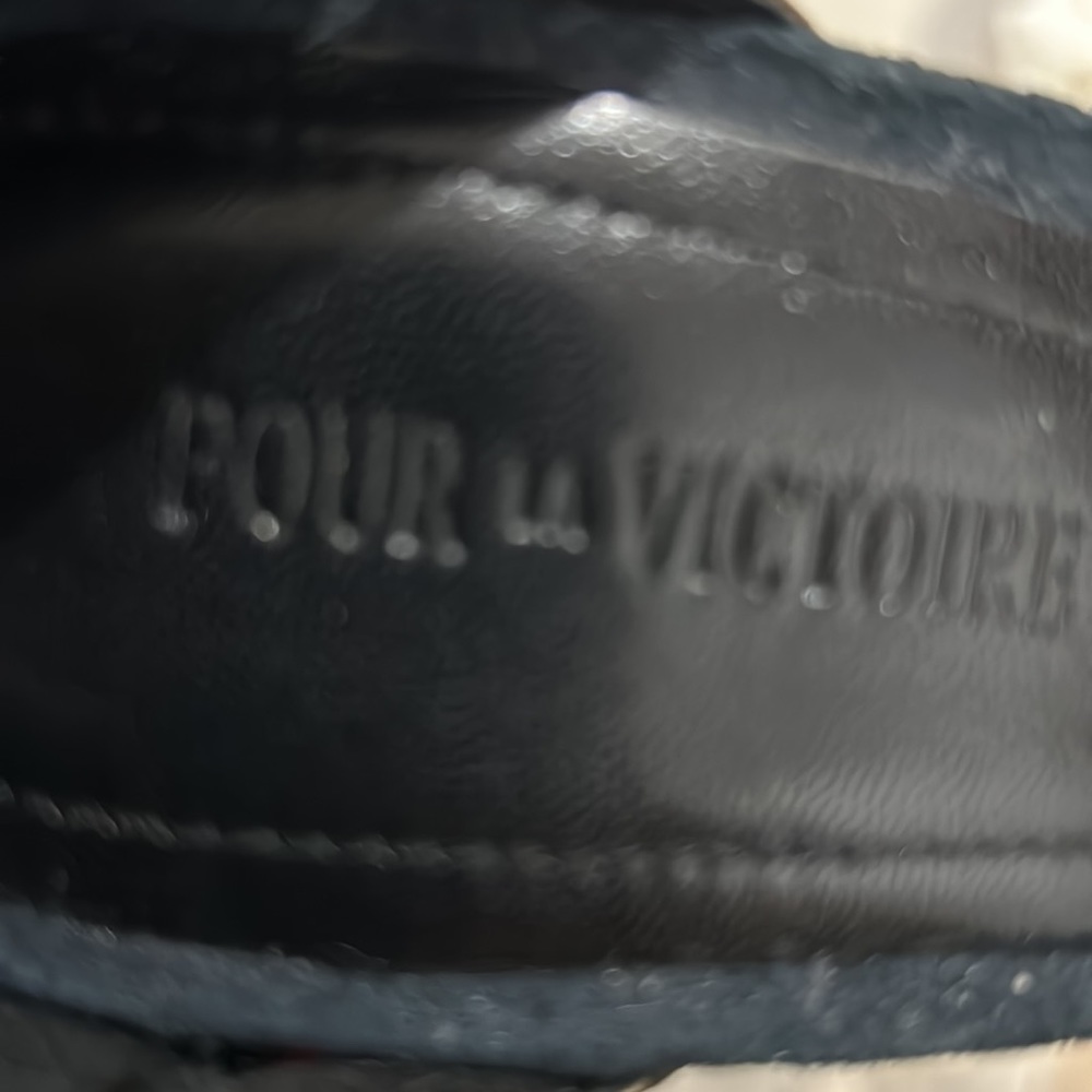 Pour La Victoire Blue Suede& Gunmetal Pumps! - Picture 8 of 9